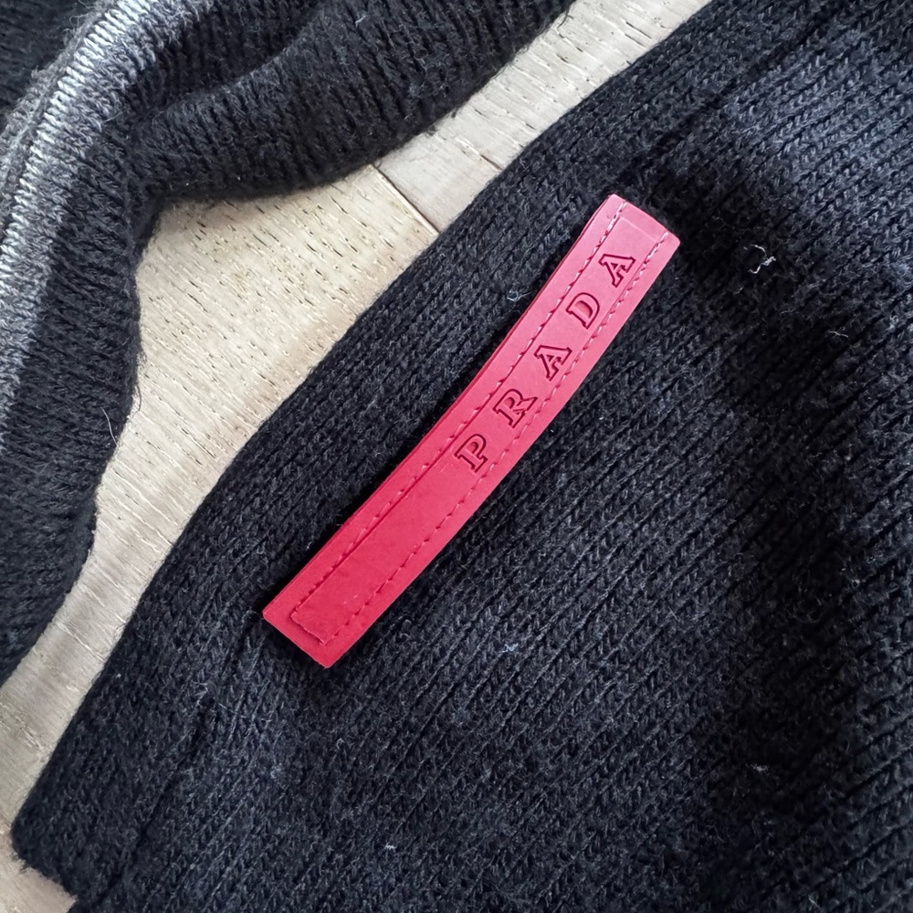 Authentic vintage Prada Men's Black Sweater spellout logo L - Picture 4 of 10